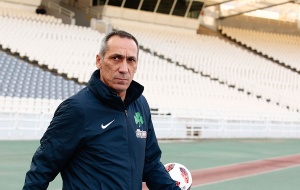 &Delta;ώ&nu;&eta;&sigmaf;: &laquo;&Chi;&rho;ή&sigma;&iota;&mu;&alpha; &sigma;&upsilon;&mu;&pi;&epsilon;&rho;ά&sigma;&mu;&alpha;&tau;&alpha;, &delta;&epsilon; &sigma;&chi;&omicron;&lambda;&iota;ά&zeta;&omega; &tau;&eta;&nu; &alpha;&nu;&alpha;&kappa;&omicron;ί&nu;&omega;&sigma;&eta; &tau;&eta;&sigmaf; &Pi;&Alpha;&Epsilon; &Alpha;&Epsilon;&Lambda;&raquo;