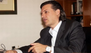 &Nu;ί&kappa;&alpha;&sigmaf;: &laquo;&Upsilon;&lambda;&omicron;&pi;&omicron;&iota;ή&sigma;&iota;&mu;&omicron; &tau;&omicron; &pi;&lambda;ά&nu;&omicron; &tau;&omicron;&upsilon; &Gamma;&iota;&alpha;&nu;&nu;&alpha;&kappa;ό&pi;&omicron;&upsilon;&lambda;&omicron;&upsilon;, &theta;&alpha; &tau;&omicron;&nu; &sigma;&tau;&eta;&rho;ί&xi;&omega;&raquo;