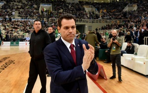 &Iota;&tau;&omicron;ύ&delta;&eta;&sigmaf;: &laquo;&Tau;έ&lambda;&epsilon;&iota;&alpha; &sigma;&tau;&omicron;&nu; &Pi;&alpha;&nu;&alpha;&theta;&eta;&nu;&alpha;ϊ&kappa;ό, &epsilon;&upsilon;&chi;&alpha;&rho;&iota;&sigma;&tau;ώ &tau;&omicron;&nu; &kappa;ό&sigma;&mu;&omicron; &tau;&omicron;&upsilon;&raquo;