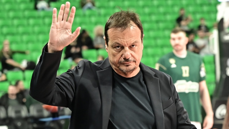 Ά&tau;&alpha;&mu;&alpha;&nu;: &laquo;&Omicron; &Sigma;&lambda;&omicron;ύ&kappa;&alpha;&sigmaf; &epsilon;ί&nu;&alpha;&iota; &omicron; &kappa;&omicron;&rho;&upsilon;&phi;&alpha;ί&omicron;&sigmaf; &sigma;&tau;&eta;&nu; &Epsilon;&upsilon;&rho;ώ&pi;&eta; &sigma;&tau;&omicron; pick and roll &ndash; &Gamma;&iota;&alpha;&tau;ί έ&phi;&epsilon;&rho;&alpha; &tau;&omicron;&nu; &Sigma;&omicron;&rho;&tau;&sigmaf; &sigma;&tau;&omicron;&nu; &Pi;&alpha;&nu;&alpha;&theta;&eta;&nu;&alpha;ϊ&kappa;ό&raquo; (vid)