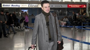 &Pi;&iota;&tau;ί&nu;&omicron;: &laquo;&Tau;&rho;&epsilon;&iota;&sigmaf; &omicron;&iota; &lambda;ό&gamma;&omicron;&iota; &pi;&omicron;&upsilon; &delta;&epsilon;&nu; &kappa;&epsilon;&rho;&delta;ί&zeta;&omicron;&upsilon;&mu;&epsilon; &epsilon;&kappa;&tau;ό&sigmaf; έ&delta;&rho;&alpha;&sigmaf;&raquo;