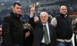 &Theta;. &Gamma;&iota;&alpha;&nu;&nu;&alpha;&kappa;ό&pi;&omicron;&upsilon;&lambda;&omicron;&sigmaf;: &laquo;&Epsilon;&pi;&iota;&tau;&upsilon;&chi;ί&epsilon;&sigmaf; &mu;&epsilon; &tau;&omicron;&nu; &epsilon;&lambda;&lambda;&eta;&nu;&iota;&kappa;ό &kappa;&omicron;&rho;&mu;ό&raquo;