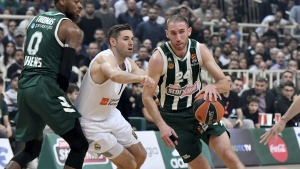 &Eta; &pi;&alpha;&rho;&alpha;&sigma;&kappa;&eta;&nu;&iota;&alpha;&kappa;ή &mu;&alpha;&tau;&iota;ά &tau;&omicron;&upsilon; &Pi;&alpha;&nu;&alpha;&theta;&eta;&nu;&alpha;ϊ&kappa;ό&sigmaf;-&Rho;&epsilon;ά&lambda; (vid)