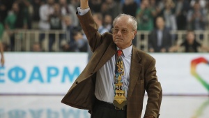 &Kappa;&Alpha;&Epsilon;: &laquo;&Kappa;&alpha;&lambda;ό &tau;&alpha;&xi;ί&delta;&iota; &Theta;&alpha;&nu;ά&sigma;&eta;&raquo;
