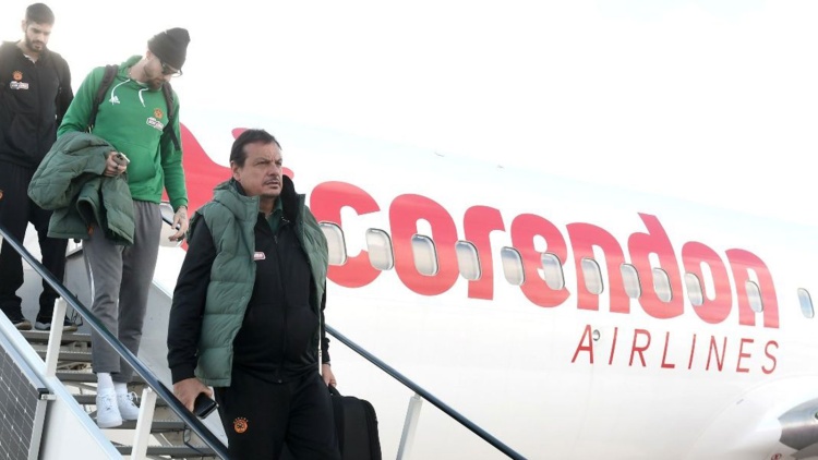 Έ&phi;&tau;&alpha;&sigma;&epsilon; &sigma;&tau;&eta; &Gamma;&alpha;&lambda;&lambda;ί&alpha; &omicron; &Pi;&alpha;&nu;&alpha;&theta;&eta;&nu;&alpha;ϊ&kappa;ό&sigmaf;
