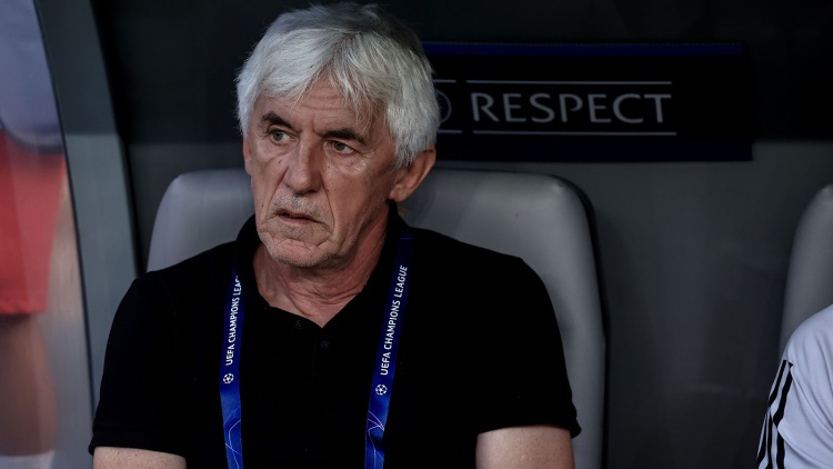 &Gamma;&iota;&omicron;&beta;ά&nu;&omicron;&beta;&iota;&tau;&sigmaf;: &laquo;&Epsilon;ί&mu;&alpha;&iota; &chi;&alpha;&rho;&omicron;ύ&mu;&epsilon;&nu;&omicron;&sigmaf; &pi;&omicron;&upsilon; &omicron;&iota; &pi;&alpha;ί&kappa;&tau;&epsilon;&sigmaf; &mu;&omicron;&upsilon; &pi;&alpha;&lambda;&epsilon;ύ&omicron;&upsilon;&nu; - &Beta;ά&zeta;&omicron;&upsilon;&nu; &tau;&eta;&nu; &omicron;&mu;ά&delta;&alpha; &pi;ά&nu;&omega; &alpha;&pi;ό &alpha;&upsilon;&tau;&omicron;ύ&sigmaf;&raquo;