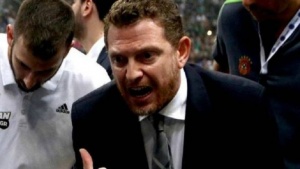 &Pi;&alpha;&nu;&alpha;&gamma;&iota;&omega;&tau;ό&pi;&omicron;&upsilon;&lambda;&omicron;&sigmaf;: &laquo;&Omicron; &Gamma;&iota;&alpha;&nu;&nu;&alpha;&kappa;ό&pi;&omicron;&upsilon;&lambda;&omicron;&sigmaf; &delta;&epsilon;&nu; &epsilon;&nu;&epsilon;&pi;&lambda;ά&kappa;&eta; &pi;&omicron;&tau;έ &sigma;&tau;&eta; &delta;&omicron;&upsilon;&lambda;&epsilon;&iota;ά &mu;&alpha;&sigmaf;&raquo;
