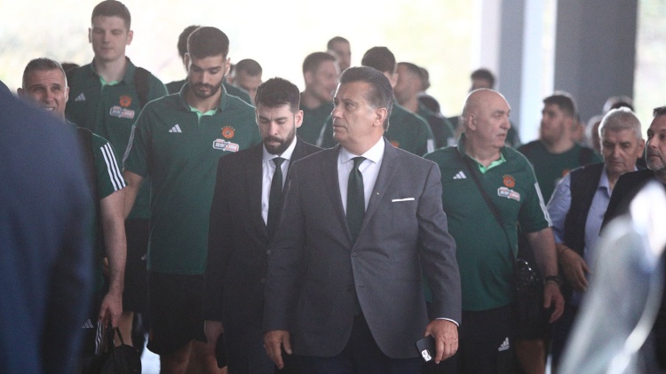 &Mu;&omicron;&lambda;ό&tau;&omicron;&phi;, &pi;έ&tau;&rho;&epsilon;&sigmaf; &kappa;&alpha;&iota; &phi;&omega;&tau;&omicron;&beta;&omicron;&lambda;ί&delta;&epsilon;&sigmaf; &epsilon;&upsilon;&theta;&epsilon;ί&alpha;&sigmaf; &beta;&omicron;&lambda;ή&sigmaf; &sigma;&tau;&eta;&nu; &alpha;&pi;&omicron;&sigma;&tau;&omicron;&lambda;ή &tau;&omicron;&upsilon; &Pi;&alpha;&nu;&alpha;&theta;&eta;&nu;&alpha;ϊ&kappa;&omicron;ύ (vids)