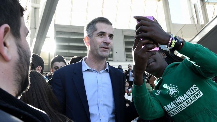 &Mu;&pi;&alpha;&kappa;&omicron;&gamma;&iota;ά&nu;&nu;&eta;&sigmaf;: &laquo;&Pi;έ&sigma;&alpha;&mu;&epsilon; έ&xi;&omega; &sigma;&tau;&omicron;&nu; &pi;&rho;&omicron;&gamma;&rho;&alpha;&mu;&mu;&alpha;&tau;&iota;&sigma;&mu;ό &tau;&omicron;&upsilon; &Beta;&omicron;&tau;&alpha;&nu;&iota;&kappa;&omicron;ύ &lambda;ό&gamma;&omega; &kappa;&omicron;&rho;&omega;&nu;&omicron;ϊ&omicron;ύ&raquo;
