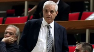 &Alpha;&nu;έ&beta;&eta;&kappa;&epsilon; &sigma;&tau;&alpha; &omicron;&upsilon;&rho;ά&nu;&iota;&alpha; &omicron; &laquo;&Theta;&epsilon;ό&sigmaf;&raquo; &Pi;&alpha;ύ&lambda;&omicron;&sigmaf; &Gamma;&iota;&alpha;&nu;&nu;&alpha;&kappa;ό&pi;&omicron;&upsilon;&lambda;&omicron;&sigmaf;