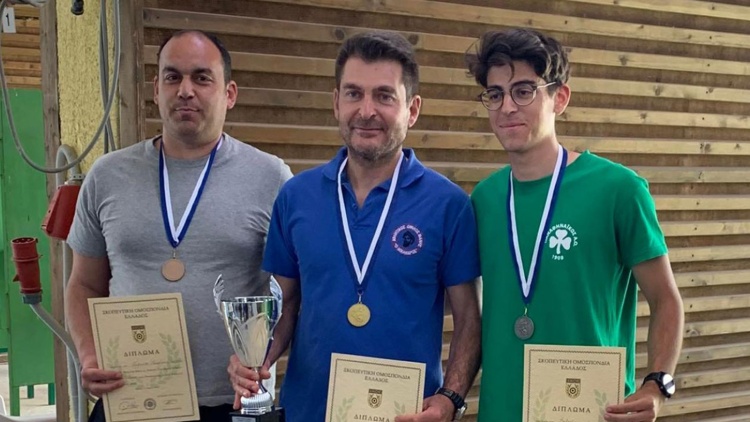 &Alpha;&sigma;&eta;&mu;έ&nu;&iota;&omicron;&sigmaf; &omicron; &Sigma;&alpha;&lambda;&tau;&alpha;&gamma;&iota;ά&nu;&nu;&eta;&sigmaf;