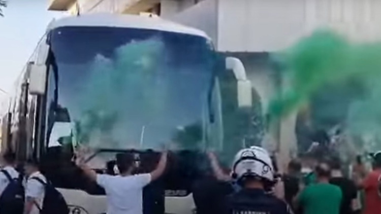 &laquo;&Nu;&tau;ό&pi;&epsilon;&sigmaf;&raquo; &gamma;&iota;&alpha; &tau;&omicron;&upsilon;&sigmaf; &laquo;&pi;&rho;ά&sigma;&iota;&nu;&omicron;&upsilon;&sigmaf;&raquo; &kappa;&alpha;&iota; &sigma;&tau;&omicron; &xi;&epsilon;&nu;&omicron;&delta;&omicron;&chi;&epsilon;ί&omicron; (vid)
