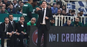 &Pi;&alpha;&sigma;&kappa;&omicron;&upsilon;ά&lambda;: &laquo;&Eta; ά&mu;&upsilon;&nu;&alpha; &sigma;&tau;&omicron; &delta;&epsilon;ύ&tau;&epsilon;&rho;&omicron; &eta;&mu;ί&chi;&rho;&omicron;&nu;&omicron; έ&delta;&omega;&sigma;&epsilon; &tau;&eta; &nu;ί&kappa;&eta;&raquo;