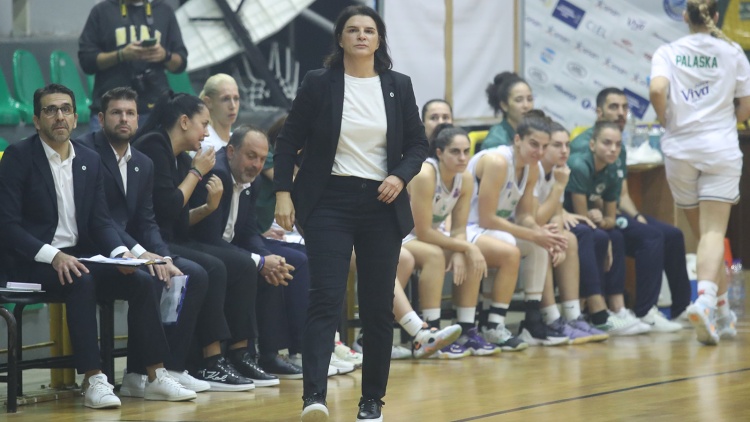 &Kappa;&alpha;&pi;&omicron;&gamma;&iota;ά&nu;&nu;&eta;: &laquo;&Alpha;&pi;&omicron;&delta;&epsilon;ί&xi;&alpha;&mu;&epsilon; &xi;&alpha;&nu;ά ό&tau;&iota; &epsilon;ί&mu;&alpha;&sigma;&tau;&epsilon; &omicron;&mu;ά&delta;&alpha;&raquo;