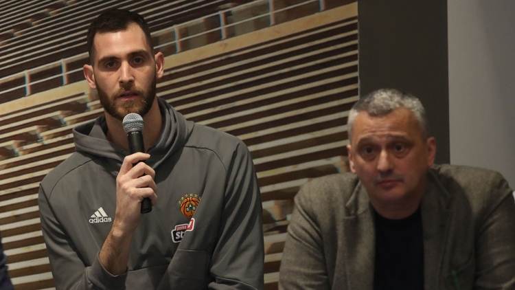 &Pi;&alpha;&pi;&alpha;&gamma;&iota;ά&nu;&nu;&eta;&sigmaf;: &laquo;&Omicron; &Pi;&alpha;&nu;&alpha;&theta;&eta;&nu;&alpha;ϊ&kappa;ό&sigmaf; &theta;έ&lambda;&epsilon;&iota; &nu;&alpha; &kappa;&epsilon;&rho;&delta;ί&zeta;&epsilon;&iota; &tau;ί&tau;&lambda;&omicron;&upsilon;&sigmaf; &alpha;&sigma;&chi;έ&tau;&omega;&sigmaf; &tau;&omicron;&upsilon; &pi;&omega;&sigmaf; έ&chi;&epsilon;&iota; &pi;ά&epsilon;&iota; &eta; &sigma;&epsilon;&zeta;ό&nu;&raquo;