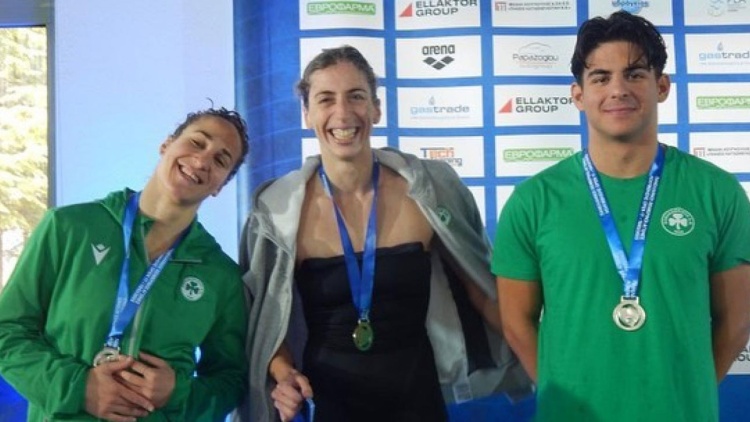 &Alpha;&sigma;&eta;&mu;έ&nu;&iota;&omicron; &mu;&epsilon;&tau;ά&lambda;&lambda;&iota;&omicron; &gamma;&iota;&alpha; &tau;&eta;&nu; 4x100 &tau;&omicron;&upsilon; &Pi;&alpha;&nu;&alpha;&theta;&eta;&nu;&alpha;ϊ&kappa;&omicron;ύ