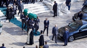 &Pi;έ&rho;&alpha;&sigma;&epsilon; &sigma;&tau;&eta;&nu; &alpha;&iota;&omega;&nu;&iota;ό&tau;&eta;&tau;&alpha; &omicron; &Theta;&alpha;&nu;ά&sigma;&eta;&sigmaf; &Gamma;&iota;&alpha;&nu;&nu;&alpha;&kappa;ό&pi;&omicron;&upsilon;&lambda;&omicron;&sigmaf; (pics)