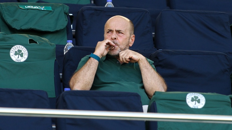 &Sigma;&upsilon;&nu;&alpha;&nu;&tau;ή&theta;&eta;&kappa;&epsilon; &mu;&epsilon; FIFA-UEFA &kappa;&alpha;&iota; &Kappa;&lambda;ά&tau;&epsilon;&nu;&mu;&pi;&epsilon;&rho;&gamma;&kappa; &omicron; &Alpha;&lambda;&alpha;&phi;&omicron;ύ&zeta;&omicron;&sigmaf;
