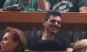 &Gamma;&iota;&alpha;&nu;&nu;&alpha;&kappa;ό&pi;&omicron;&upsilon;&lambda;&omicron;&sigmaf;: &laquo;&Sigma;&upsilon;&gamma;&chi;&alpha;&rho;&eta;&tau;ή&rho;&iota;&alpha; &sigma;&epsilon; ό&lambda;&omicron;&upsilon;&sigmaf;, &kappa;έ&rho;&delta;&iota;&sigma;&epsilon; &omicron; &kappa;&alpha;&lambda;ύ&tau;&epsilon;&rho;&omicron;&sigmaf;&raquo;