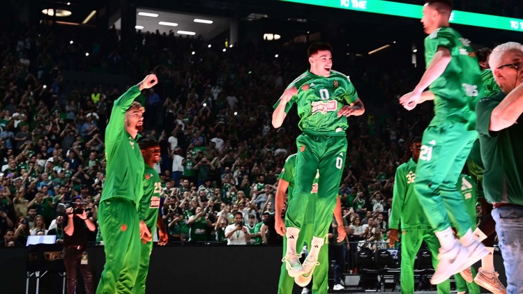 O &Pi;&alpha;&nu;&alpha;&theta;&eta;&nu;&alpha;ϊ&kappa;ό&sigmaf; &tau;&omicron; &rho;&epsilon;&kappa;ό&rho; &pi;&rho;&omicron;&sigma;έ&lambda;&epsilon;&upsilon;&sigma;&eta;&sigmaf; &sigma;&tau;&alpha; Playoffs &tau;&eta;&sigmaf; Euroleague