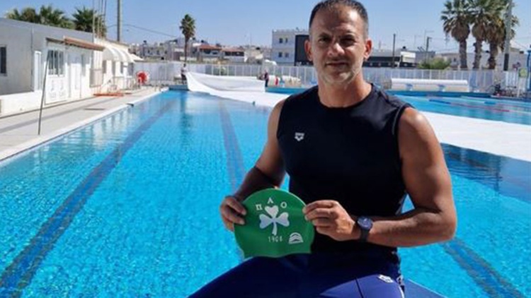 &Sigma;&tau;&omicron;&nu; &Pi;&alpha;&nu;&alpha;&theta;&eta;&nu;&alpha;ϊ&kappa;ό &omicron; &Pi;&alpha;&chi;&omicron;&upsilon;&lambda;ά&kappa;&eta;&sigmaf;