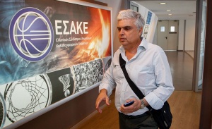 &Pi;&alpha;&pi;&alpha;&delta;ό&pi;&omicron;&upsilon;&lambda;&omicron;&sigmaf;: &laquo;Έ&chi;&omega; &nu;&alpha; &tau;&omicron;&upsilon;&sigmaf; &pi;&omega; &pi;&omega;&sigmaf; &tau;&omicron; &mu;&pi;ά&sigma;&kappa;&epsilon;&tau; &epsilon;ί&nu;&alpha;&iota; &epsilon;&delta;ώ&raquo;