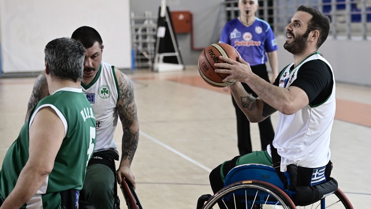 &Nu;&tau;&epsilon;&mu;&pi;&omicron;ύ&tau;&omicron; &mu;&epsilon; &tau;&eta;&nu; &omicron;&mu;ά&delta;&alpha; &mu;&pi;ά&sigma;&kappa;&epsilon;&tau; &mu;&epsilon; &alpha;&mu;&alpha;&xi;ί&delta;&iota;&omicron; &tau;&omicron;&upsilon; &Pi;&alpha;&nu;&alpha;&theta;&eta;&nu;&alpha;ϊ&kappa;&omicron;ύ &gamma;&iota;&alpha; &tau;&omicron;&nu; &Pi;&alpha;&pi;&pi;ά