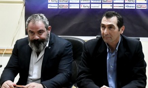 &Alpha;&nu;&delta;&rho;&epsilon;ό&pi;&omicron;&upsilon;&lambda;&omicron;&sigmaf;: &laquo;&Theta;έ&lambda;&epsilon;&iota; &lambda;ί&gamma;&omicron; &chi;&rho;ό&nu;&omicron; &omicron; &Tau;&sigma;ά&tau;&sigma;&iota;&tau;&sigmaf; &alpha;&lambda;&lambda;ά &theta;&alpha; &beta;&omicron;&eta;&theta;ή&sigma;&epsilon;&iota;&raquo;