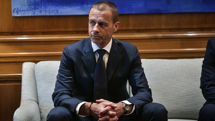 &Tau;&sigma;έ&phi;&epsilon;&rho;&iota;&nu;: &laquo;&Pi;&alpha;&rho;&alpha;&kappa;&omicron;&lambda;&omicron;&upsilon;&theta;ώ &Pi;&alpha;&nu;&alpha;&theta;&eta;&nu;&alpha;ϊ&kappa;ό &gamma;&iota;&alpha; &nu;&alpha; &beta;&lambda;έ&pi;&omega; &tau;&omicron;&upsilon;&sigmaf; &Sigma;&pi;ό&rho;&alpha;&rho;, &Beta;έ&rho;&mu;&pi;&iota;&tau;&sigmaf; &kappa;&alpha;&iota; &Tau;&sigma;έ&rho;&iota;&nu;&raquo;
