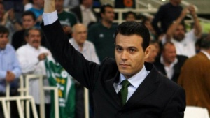 &Iota;&tau;&omicron;ύ&delta;&eta;&sigmaf;: &laquo;&Alpha;&nu;&tau;ί&omicron; &Kappa;ύ&rho;&iota;&epsilon; &Pi;&alpha;ύ&lambda;&epsilon; &kappa;&alpha;&iota; &sigma;&epsilon; &epsilon;&upsilon;&chi;&alpha;&rho;&iota;&sigma;&tau;ώ, &gamma;&iota;&alpha; &pi;&omicron;&lambda;&lambda;ά&raquo; (pic)