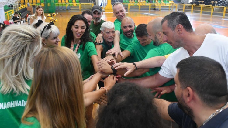 &Xi;&epsilon;&kappa;ί&nu;&eta;&sigma;&alpha;&nu; &tau;&alpha; &laquo;&phi;ί&nu;&alpha; &kappa;&omicron;&rho;ί&tau;&sigma;&iota;&alpha;&raquo; (pics)
