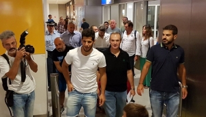 Ή&rho;&theta;&epsilon; &omicron; &Iota;&nu;&sigma;&omicron;ύ&alpha;: &laquo;Έ&chi;&omega; &mu;&epsilon;&gamma;ά&lambda;&eta; ό&rho;&epsilon;&xi;&eta; &gamma;&iota;&alpha; &delta;&omicron;&upsilon;&lambda;&epsilon;&iota;ά&raquo; (vid)