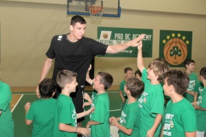 &Mu;&epsilon; &Mu;ή&tau;&omicron;&gamma;&lambda;&omicron;&upsilon; &tau;&omicron; &Kappa;&alpha;&lambda;&omicron;&kappa;&alpha;&iota;&rho;&iota;&nu;ό Camp &tau;&omicron;&upsilon; &Pi;&alpha;&nu;&alpha;&theta;&eta;&nu;&alpha;ϊ&kappa;&omicron;ύ