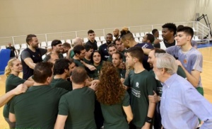 &Omicron; &Pi;&alpha;&nu;&alpha;&theta;&eta;&nu;&alpha;ϊ&kappa;ό&sigmaf; &delta;ί&pi;&lambda;&alpha; &sigma;&tau;&omicron;&upsilon;&sigmaf; &alpha;&theta;&lambda;&eta;&tau;έ&sigmaf; &tau;&omega;&nu; Special Olympics Hellas
