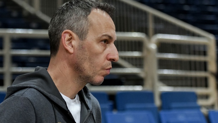 &Kappa;ά&tau;&alpha;&sigmaf;: &laquo;&Epsilon;&lambda;&pi;ί&zeta;&omega; &sigma;&epsilon; &nu;ί&kappa;&eta; &mu;&epsilon; &tau;&eta;&nu; &Alpha;&rho;&mu;ά&nu;&iota; - &Sigma;&kappa;&lambda;&eta;&rho;ή ή&tau;&tau;&alpha; &alpha;&pi;ό &tau;&eta;&nu; &Mu;&pi;&alpha;&sigma;&kappa;ό&nu;&iota;&alpha;&raquo;