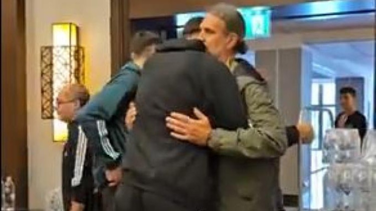 &Upsilon;&pi;ό &tau;&iota;&sigmaf; &laquo;&epsilon;&upsilon;&lambda;&omicron;&gamma;ί&epsilon;&sigmaf;&raquo; &tau;&omicron;&upsilon; &Alpha;&lambda;&beta;έ&rho;&tau;&eta; &eta; &alpha;&nu;&alpha;&chi;ώ&rho;&eta;&sigma;&eta; &tau;&omicron;&upsilon; &Pi;&alpha;&nu;&alpha;&theta;&eta;&nu;&alpha;ϊ&kappa;&omicron;ύ &gamma;&iota;&alpha; &tau;&omicron; &mu;&alpha;&tau;&sigmaf; &mu;&epsilon; &tau;&eta; &Phi;&epsilon;&nu;έ&rho; (vid)