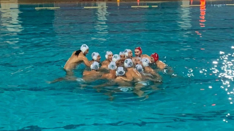 &Mu;&iota;&alpha; &nu;ί&kappa;&eta; &kappa;&alpha;&iota; &mu;&iota;&alpha; ή&tau;&tau;&alpha; &gamma;&iota;&alpha; &tau;&omicron;&upsilon;&sigmaf; &Nu;έ&omicron;&upsilon;&sigmaf;