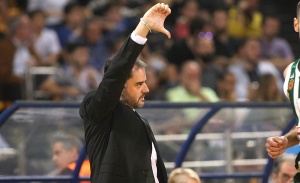 &Theta;&omicron;&rho;&theta;ά&nu;&omicron;: &laquo;&Pi;&rho;έ&pi;&epsilon;&iota; &nu;&alpha; &delta;&omicron;&upsilon;&lambda;έ&psi;&omicron;&upsilon;&mu;&epsilon;&raquo;