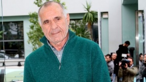 &Kappa;&omega;&nu;&sigma;&tau;&alpha;&nu;&tau;ί&nu;&omicron;&upsilon;: &laquo;&Omicron; &Pi;&alpha;&nu;&alpha;&theta;&eta;&nu;&alpha;ϊ&kappa;ό&sigmaf; &theta;&alpha; &delta;ώ&sigma;&epsilon;&iota; &tau;&alpha; &lambda;&epsilon;&phi;&tau;ά &gamma;&iota;&alpha; &nu;&alpha; &mu;&eta;&nu; &upsilon;&pi;&omicron;&beta;&iota;&beta;&alpha;&sigma;&tau;&epsilon;ί&raquo;