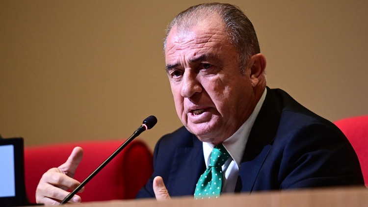 &Tau;&epsilon;&rho;ί&mu;: &laquo;Ή&rho;&theta;&alpha; &sigma;&epsilon; &mu;&epsilon;&gamma;ά&lambda;&eta; &omicron;&mu;ά&delta;&alpha; - &Nu;&alpha; &alpha;&kappa;&omicron;ύ&sigma;&omicron;&upsilon;&mu;&epsilon; &tau;&omicron;&nu; ύ&mu;&nu;&omicron; &tau;&omicron;&upsilon; Champions League&raquo;