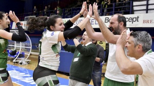 &Sigma;&tau;&eta;&nu; &kappa;&omicron;&rho;&upsilon;&phi;&alpha;ί&alpha; 7ά&delta;&alpha; &eta; &Rho;ό&gamma;&kappa;&alpha; (pic)