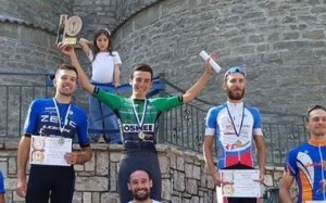 &Kappa;&alpha;&lambda;ή &pi;&alpha;&rho;&omicron;&upsilon;&sigma;ί&alpha; &alpha;&pi;ό &tau;&eta;&nu; &laquo;&pi;&rho;ά&sigma;&iota;&nu;&eta;&raquo; &pi;&omicron;&delta;&eta;&lambda;&alpha;&sigma;ί&alpha;