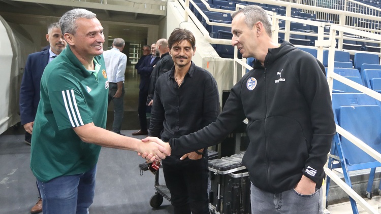 &Rho;ά&nu;&tau;&omicron;&nu;&iota;&tau;&sigmaf;: &laquo;&Kappa;ά&nu;&omicron;&upsilon;&mu;&epsilon; &kappa;&iota;&nu;ή&sigma;&epsilon;&iota;&sigmaf; &gamma;&iota;&alpha; 4ά&rho;&iota;&raquo;