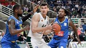 &Tau;&alpha; highlights &tau;&eta;&sigmaf; &nu;ί&kappa;&eta;&sigmaf; &tau;&omicron;&upsilon; &Pi;&alpha;&nu;&alpha;&theta;&eta;&nu;&alpha;ϊ&kappa;&omicron;ύ &epsilon;&pi;ί &tau;&omicron;&upsilon; &Pi;&epsilon;&rho;&iota;&sigma;&tau;&epsilon;&rho;ί&omicron;&upsilon; (vid)