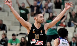 &Pi;&alpha;&pi;&alpha;&pi;έ&tau;&rho;&omicron;&upsilon;: &laquo;&Omicron; &kappa;&alpha;&theta;έ&nu;&alpha;&sigmaf; έ&delta;&omega;&sigma;&epsilon; &tau;&omicron; &kappa;ά&tau;&iota; &pi;&alpha;&rho;&alpha;&pi;ά&nu;&omega;&raquo;