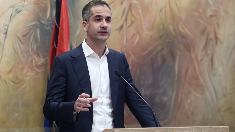 &Mu;&pi;&alpha;&kappa;&omicron;&gamma;&iota;ά&nu;&nu;&eta;&sigmaf;: &laquo;&Tau;&omicron; 2026 &kappa;&alpha;&iota; &mu;ί&nu;&iota;&mu;&omicron;&upsilon;&mu; 38.500 &theta;έ&sigma;&epsilon;&iota;&sigmaf; &tau;&omicron; &gamma;ή&pi;&epsilon;&delta;&omicron; &sigma;&tau;&omicron; &Beta;&omicron;&tau;&alpha;&nu;&iota;&kappa;ό&raquo; (pics)