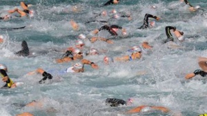 &Tau;&alpha; &laquo;&pi;&rho;ά&sigma;&iota;&nu;&alpha;&raquo; &alpha;&pi;&omicron;&tau;&epsilon;&lambda;έ&sigma;&mu;&alpha;&tau;&alpha; &tau;&omicron;&upsilon; Spetses Mini Marathon