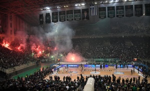 &Beta;&gamma;ά&zeta;&epsilon;&iota; &tau;&alpha; &kappa;ά&gamma;&kappa;&epsilon;&lambda;&alpha; &kappa;ό&nu;&tau;&rho;&alpha; &sigma;&tau;&eta; &Chi;ί&mu;&kappa;&iota;