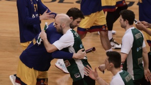 &laquo;&Sigma;&upsilon;&mu;&phi;ώ&nu;&eta;&sigma;&epsilon; &gamma;&iota;&alpha; 3 &chi;&rho;ό&nu;&iota;&alpha; &mu;&epsilon; &tau;&eta;&nu; &Mu;&pi;&alpha;&rho;&tau;&sigma;&epsilon;&lambda;ό&nu;&alpha; &omicron; &Kappa;&alpha;&lambda;ά&theta;&eta;&sigmaf;&raquo;