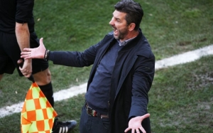 Έ&kappa;&omicron;&psi;&epsilon; &tau;&omicron; &rho;&epsilon;&pi;ό &omicron; &Omicron;&upsilon;&zeta;&omicron;&upsilon;&nu;ί&delta;&eta;&sigmaf;